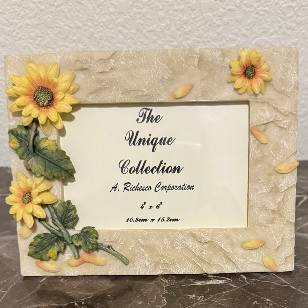 A Richesco Co Vintage Picture Frame 4x6 Tabletop Yellow Flower‎ 3D Design Resin